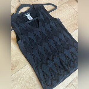 Jones New York Black Sleeveless V-Neck Beaded Knit Top | Women’s Petite Small